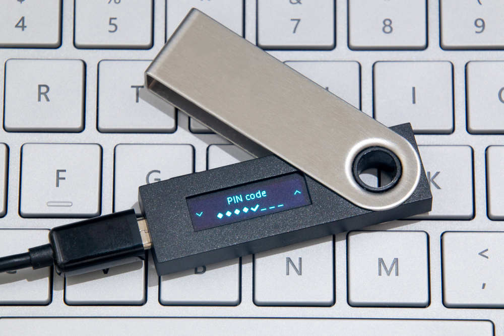 How to make a 3$ usb drive into a secure crypto wallet 