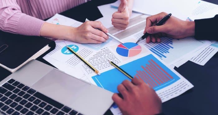 Transparent Communication and Reporting